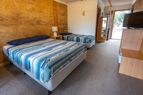 Great Western Motel Norseman - Sunshine Coast Guide 3