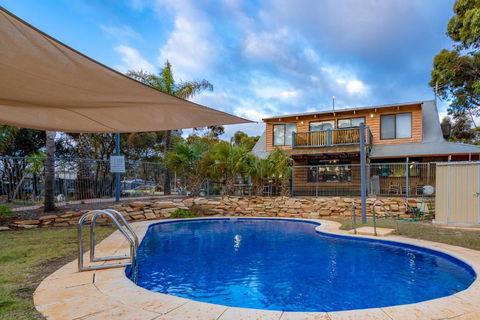 Great Western Motel Norseman - Sunshine Coast Guide 0