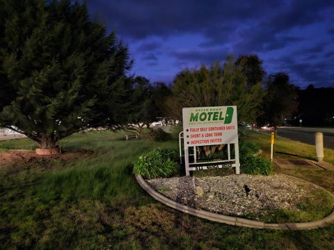Green Door Motel - Sunshine Coast Guide 0