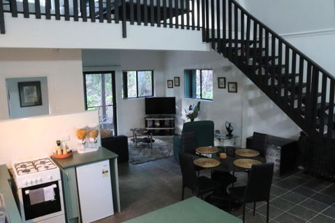 GREEN TREES CHALET Australia Zoo Close By - Sunshine Coast Guide 0