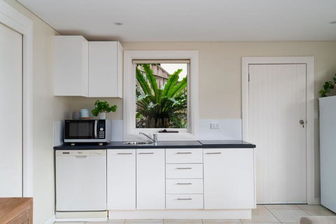 Gull Cottage By Beach Stays - Sunshine Coast Guide 4