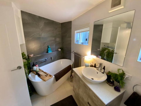 H2O Holiday Apartment Unit 14 - Sunshine Coast Guide 2