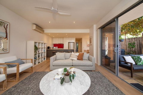 Heart Of Hampton By The Beach - Sunshine Coast Guide 0