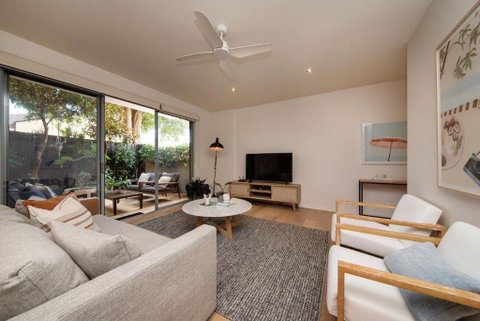 Heart Of Hampton By The Beach - Sunshine Coast Guide 1