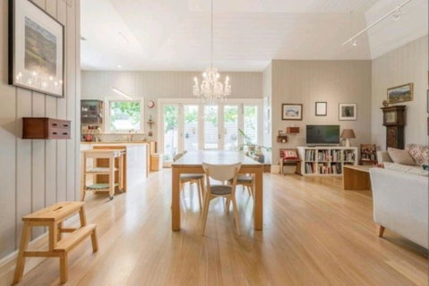 Henry Morcomb 2 Bdrm Sleeps 4 WiFi - Sunshine Coast Guide 0