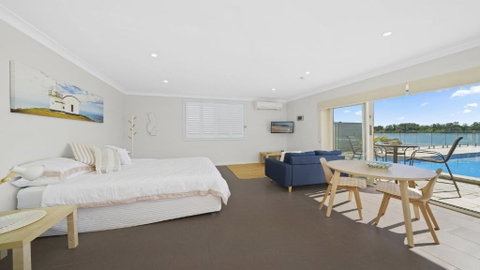 HIBBARD HAVEN - Sunshine Coast Guide 0