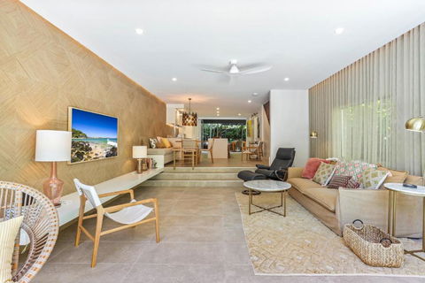 Hidden Treasure, Little Cove - Sunshine Coast Guide 0