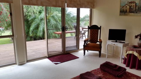 Hilltop Hideaway - Sunshine Coast Guide 2