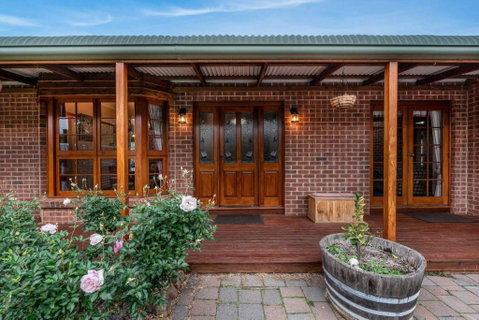 Hilltop Retreat, Water Views - Sunshine Coast Guide 0