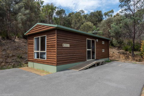 Hobart Bush Cabins - Sunshine Coast Guide 1