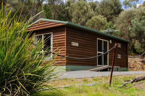 Hobart Bush Cabins - Sunshine Coast Guide 0