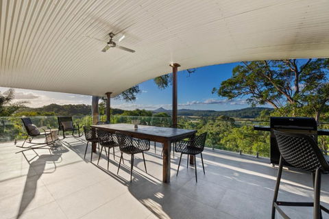 Hinterland Dreamers Poolside Retreat - Sunshine Coast Guide 1