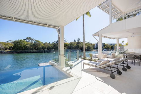 Iluka, Luxurious Riverfront Retreat - Sunshine Coast Guide 2