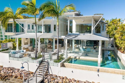 Iluka, Luxurious Riverfront Retreat - Sunshine Coast Guide 3
