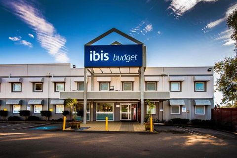 Ibis Budget - Newcastle - Sunshine Coast Guide 1