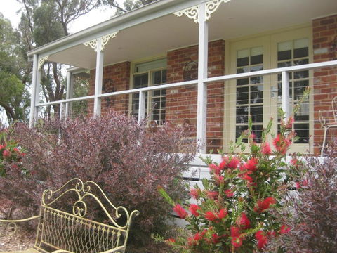 Honeyeater Cottage - Sunshine Coast Guide 2