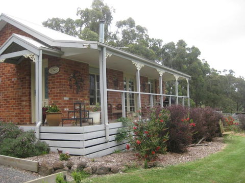 Honeyeater Cottage - Sunshine Coast Guide 1