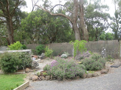 Honeyeater Cottage - Sunshine Coast Guide 0