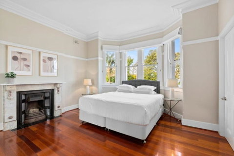 Huge Harbour View Apartment In Historic Home - Sunshine Coast Guide 2