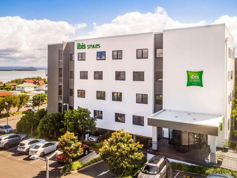 Ibis Styles The Entrance - Sunshine Coast Guide 0