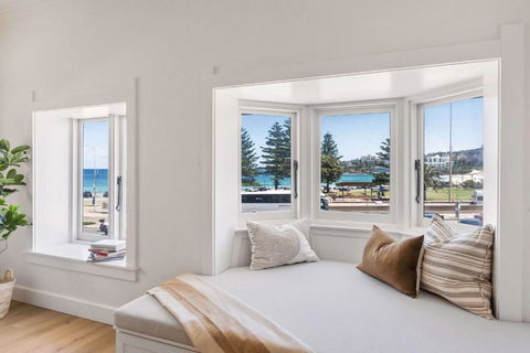 Iconic Bondi Beach Panorama From Stylish Retreat - Sunshine Coast Guide 3