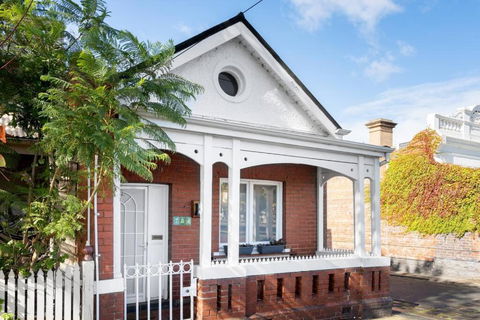 Iconic Lygon Street Home - Sunshine Coast Guide 2