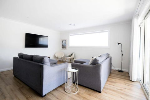 Ideal Family Home, Close To Sportsgrounds, Hospital & Cadia - Sunshine Coast Guide 2