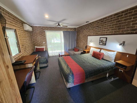 Idlewilde Town & Country Motor Inn - Sunshine Coast Guide 1