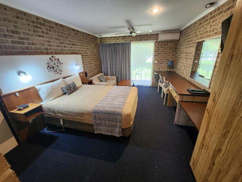 Idlewilde Town & Country Motor Inn - Sunshine Coast Guide 2