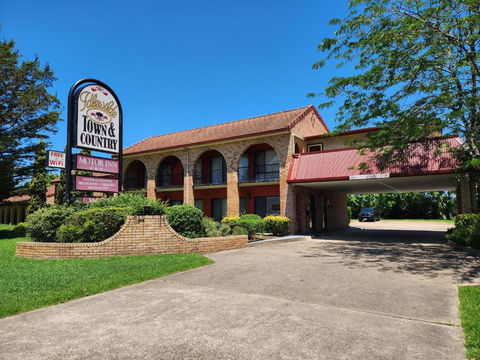Idlewilde Town & Country Motor Inn - Sunshine Coast Guide 0