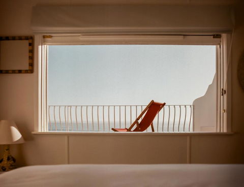 Il Delfino Seaside Inn - Sunshine Coast Guide 1