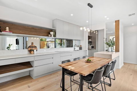 Iluka On The Avenue- 3 Bedroom, 2 Bathroom. Brand New. 150m Walk To Shops - Sunshine Coast Guide 0