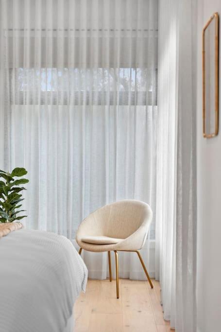 Iluka On The Avenue- 3 Bedroom, 2 Bathroom. Brand New. 150m Walk To Shops - Sunshine Coast Guide 1