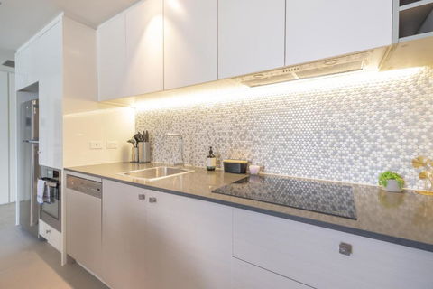 Immaculate 1br Apt In Docklands Pool Free Parking - Sunshine Coast Guide 2