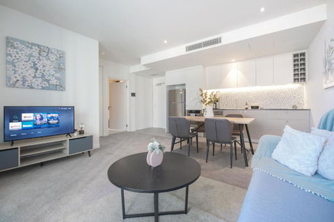 Immaculate 1br Apt In Docklands Pool Free Parking - Sunshine Coast Guide 1