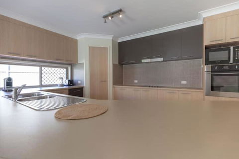 Immaculate House, Indulgent Living! - Sunshine Coast Guide 2