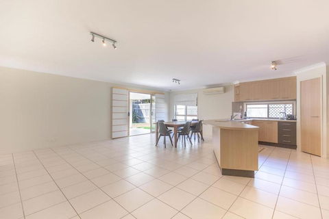 Immaculate House, Indulgent Living! - Sunshine Coast Guide 3