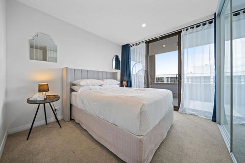 Impeccable 1-Bed With Alfresco Dining In Barton - Sunshine Coast Guide 3