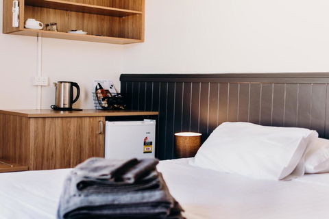 Imperial Hotel Bombala - Sunshine Coast Guide 0