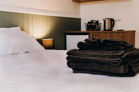 Imperial Hotel Bombala - Sunshine Coast Guide 1