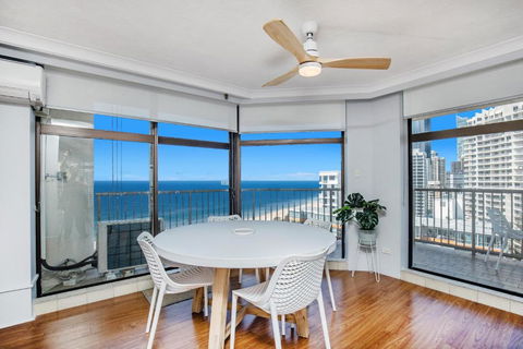 Imperial Surf Private Apartment - Sunshine Coast Guide 3