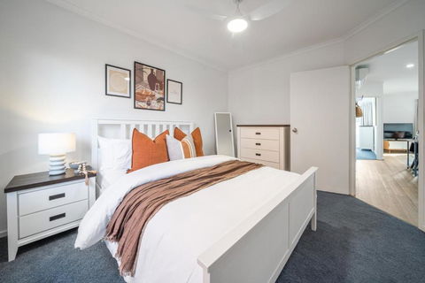 In The Midst On Melbourne - Sunshine Coast Guide 2