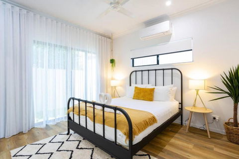 Industrial Luxe Villa - Boutique 1 Bedroom Luxury Villa - Sunshine Coast Guide 2