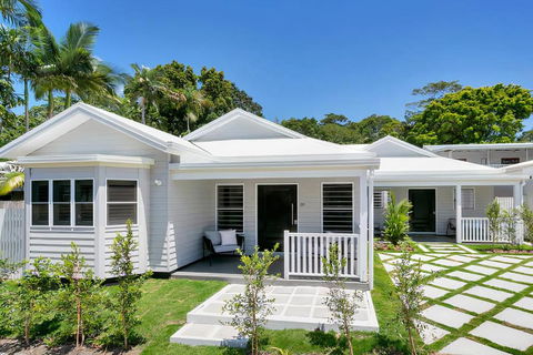 Industrial Luxe Villa - Boutique 1 Bedroom Luxury Villa - Sunshine Coast Guide 0