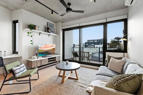 Industrial-Style Retreat In Trendy Cremorne - Sunshine Coast Guide 2