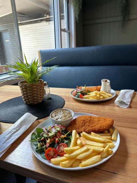 Inglewood Hotel - Sunshine Coast Guide 3