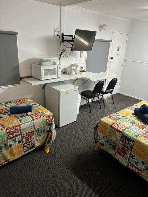 Injune Motel - Sunshine Coast Guide 1