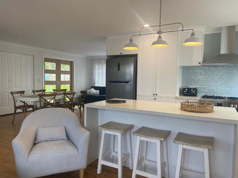 Inlet Tides - Sunshine Coast Guide 2