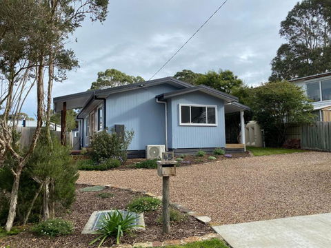 Inlet Tides - Sunshine Coast Guide 1