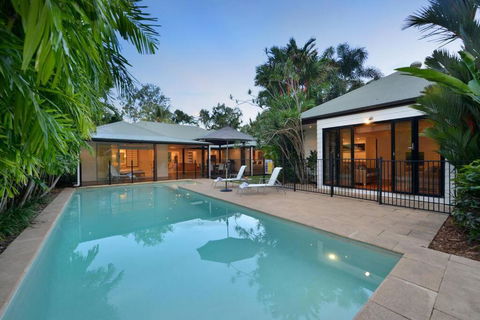 Innaminny - 4 Bedroom Luxury Beachside Getaway - Sunshine Coast Guide 0
